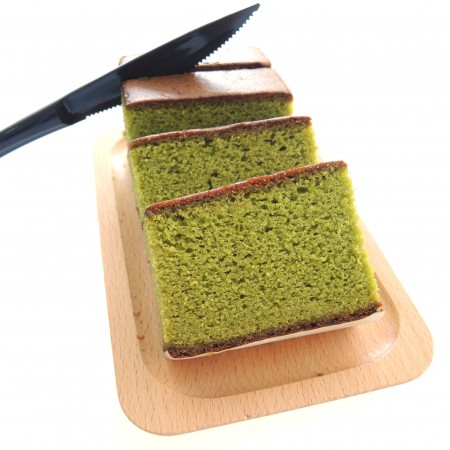 Sünger kek için renkli çatal bıçak takımı